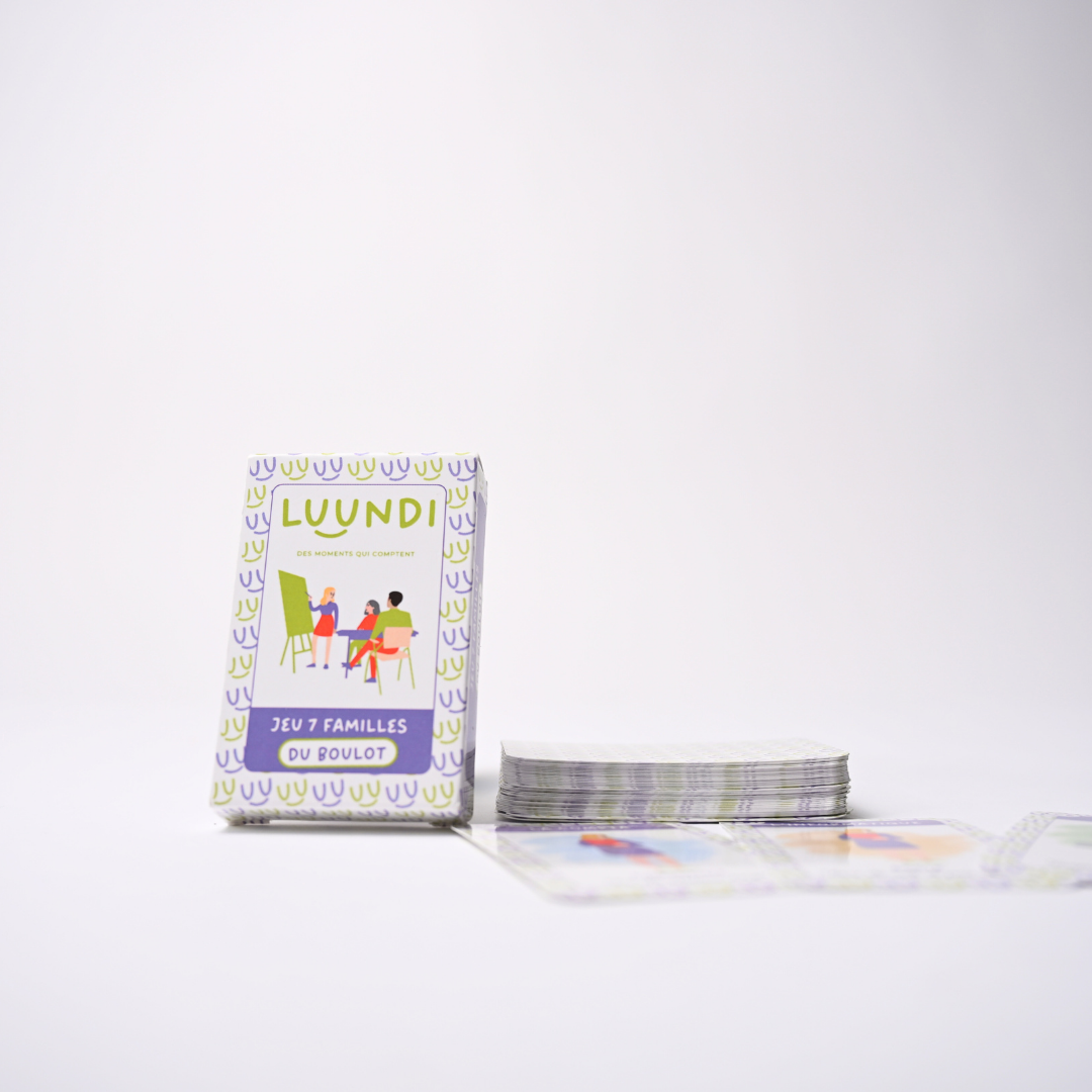 Partie de cartes avec le "Jeu de 7 familles du boulot" ouvert par luundi.fr