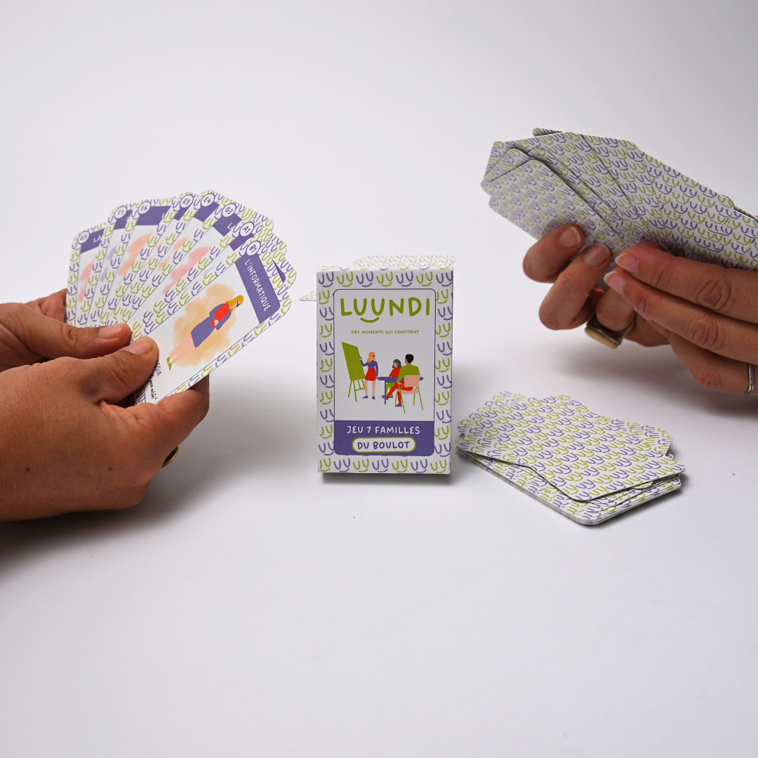 Partie de cartes avec le "Jeu de 7 familles du boulot" distribué par luundi.fr